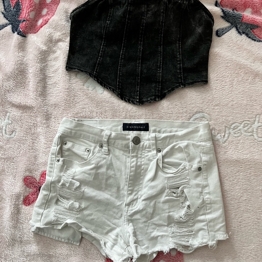 Abercrombie & Fitch Women's Black and White Distressed Shorts